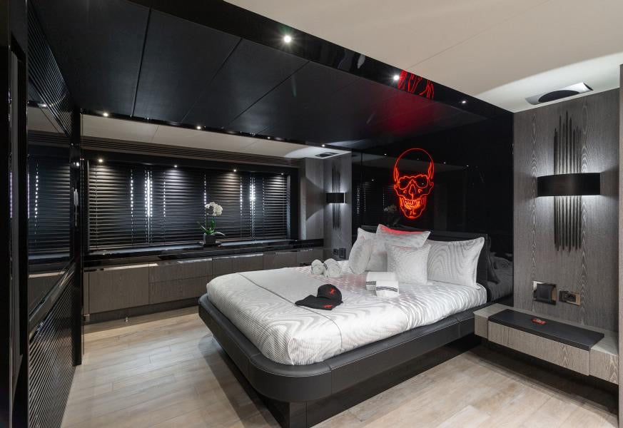 102ft Sunseeker with Jacuzzi & Jet Ski