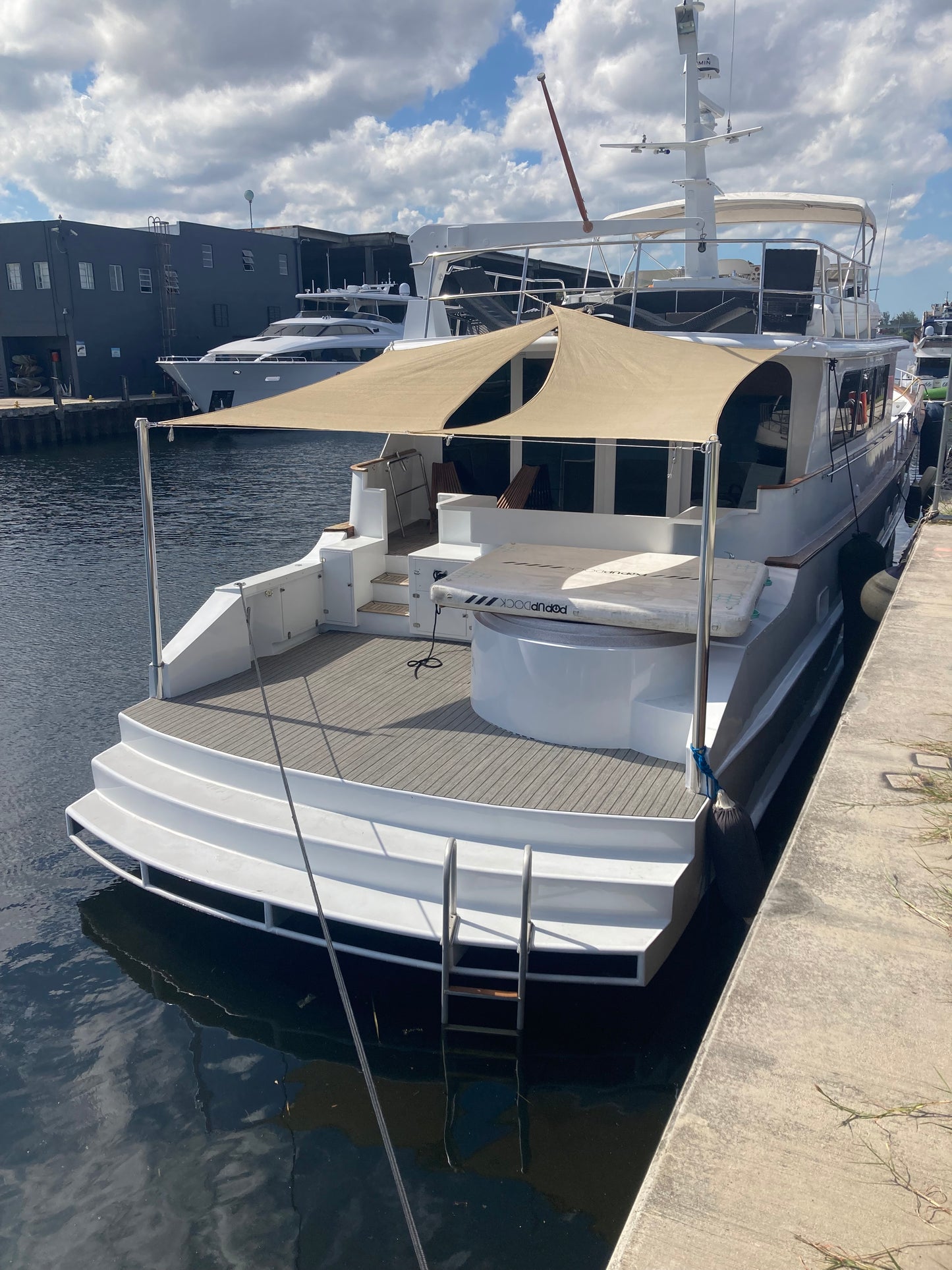 100ft Broward with Jacuzzi