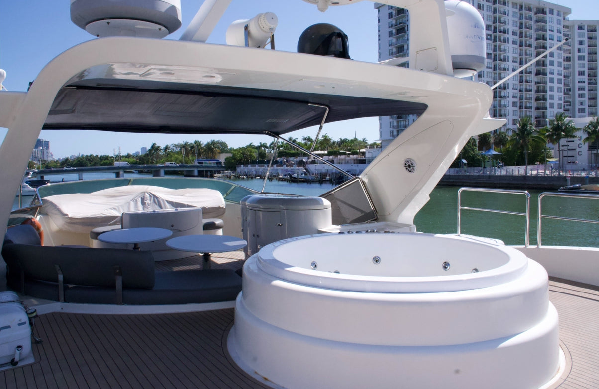 105ft Azimut with Jacuzzi (2)