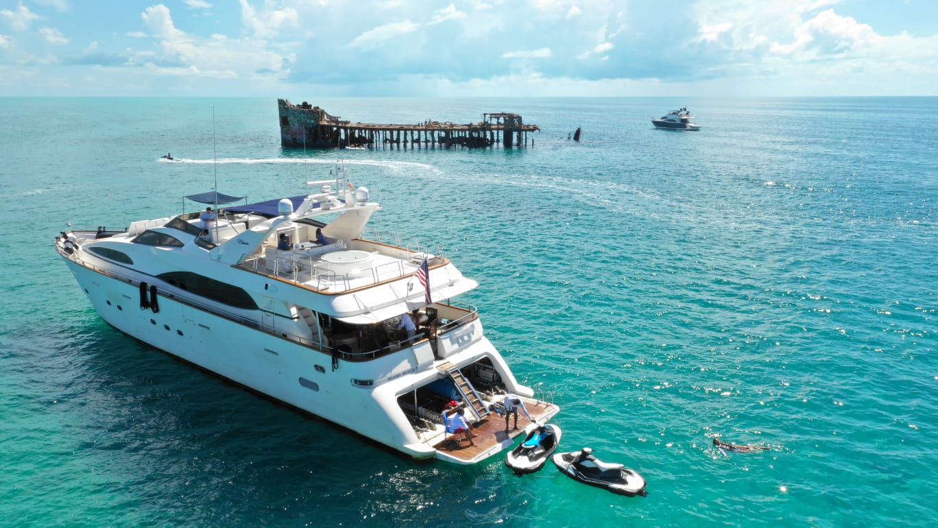 100ft Azimut with Jacuzzi (2)