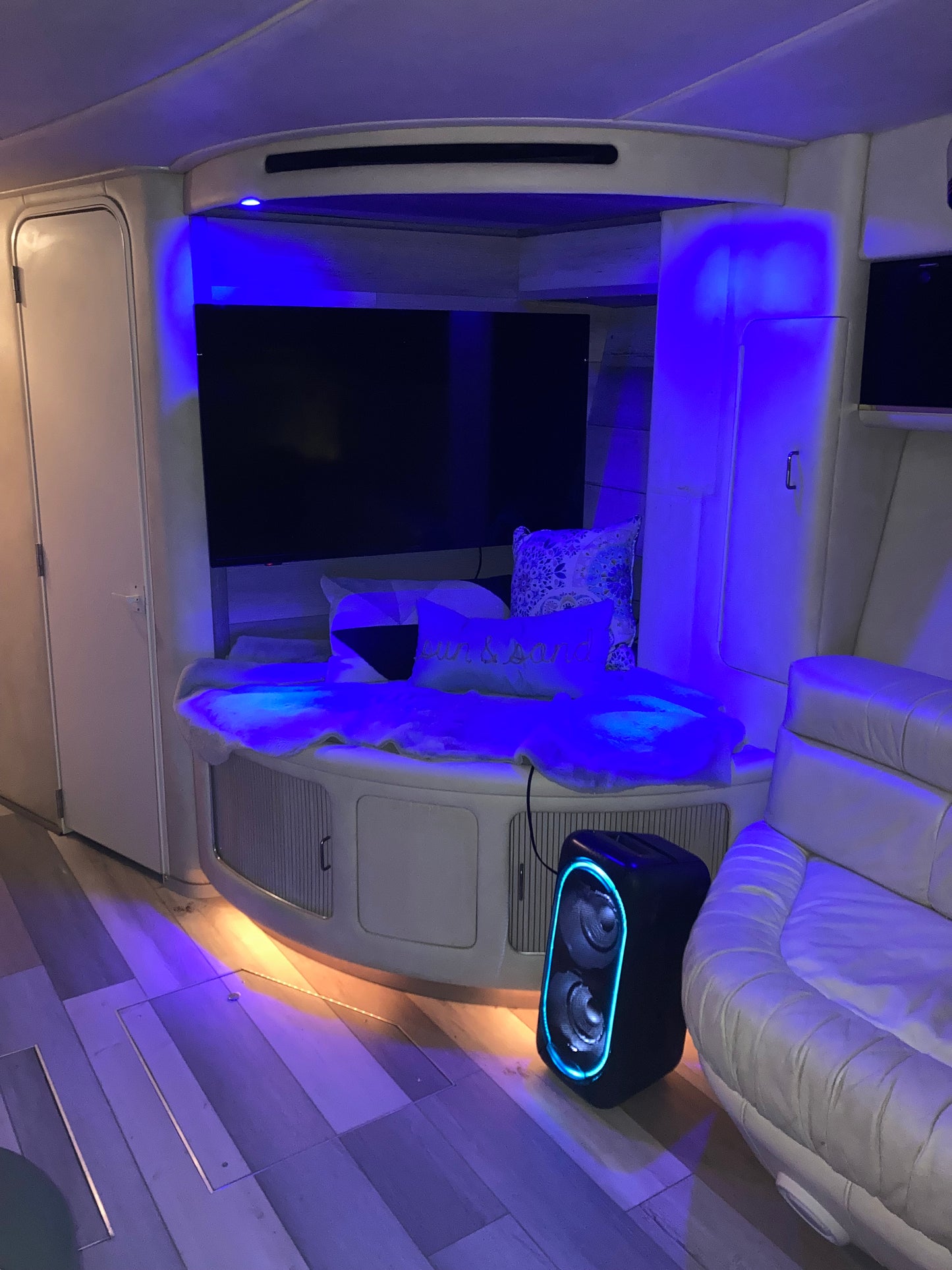 70ft Searay with Jacuzzi