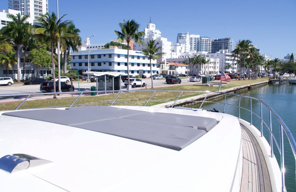 105ft Azimut with Jacuzzi (2)
