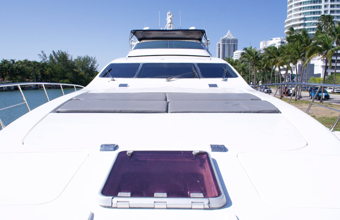 105ft Azimut with Jacuzzi (2)