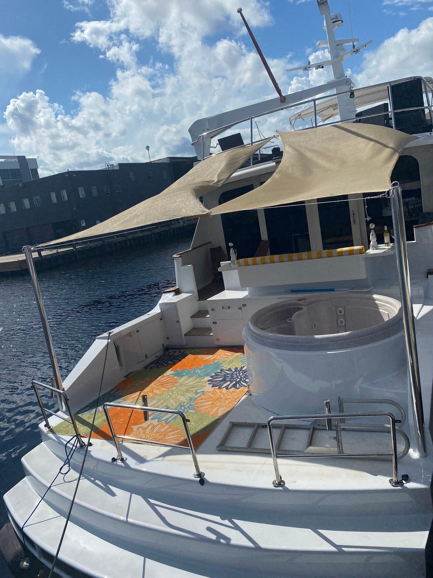 100ft Broward with Jacuzzi