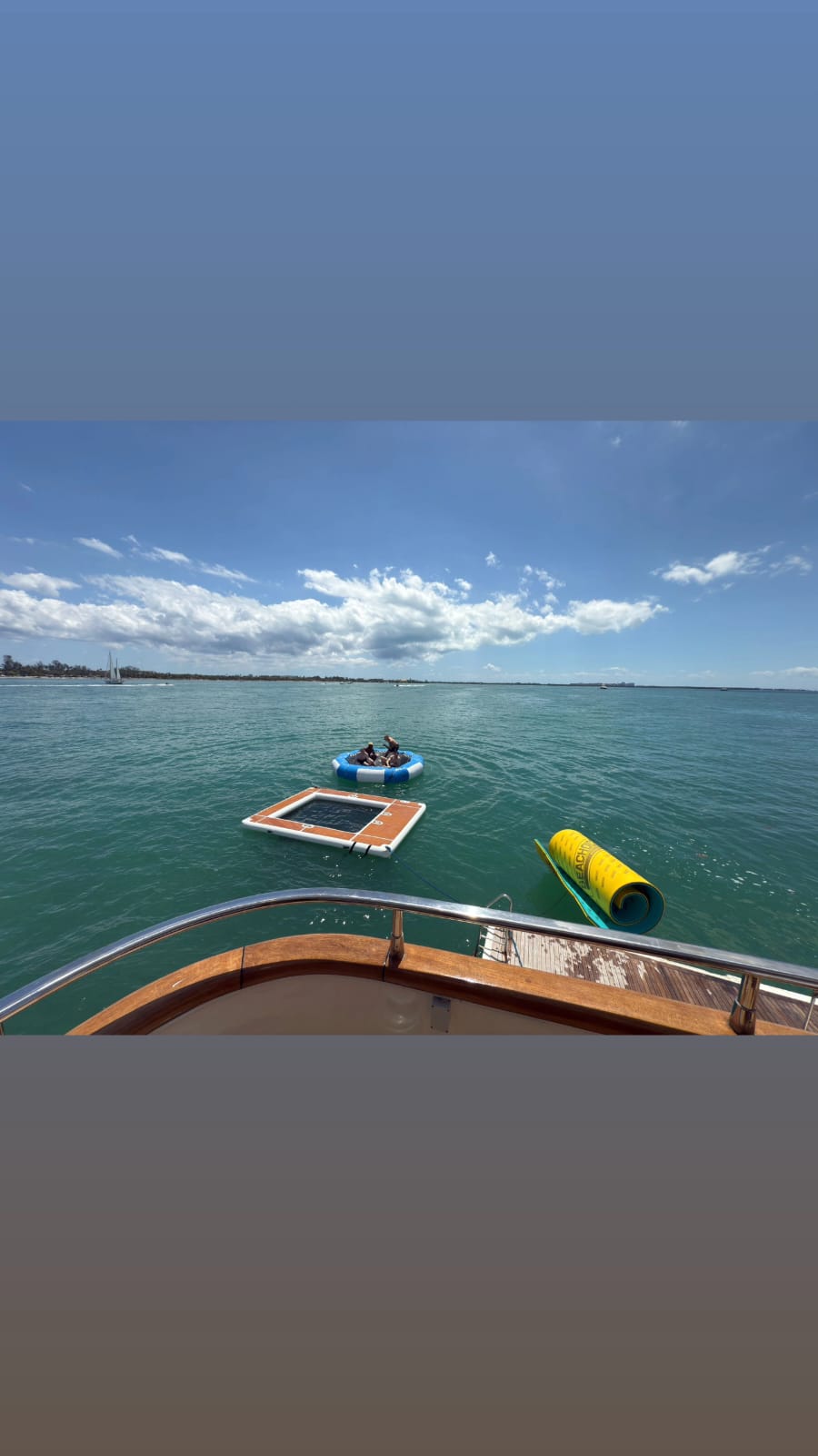 100ft Azimut with Jacuzzi (2)