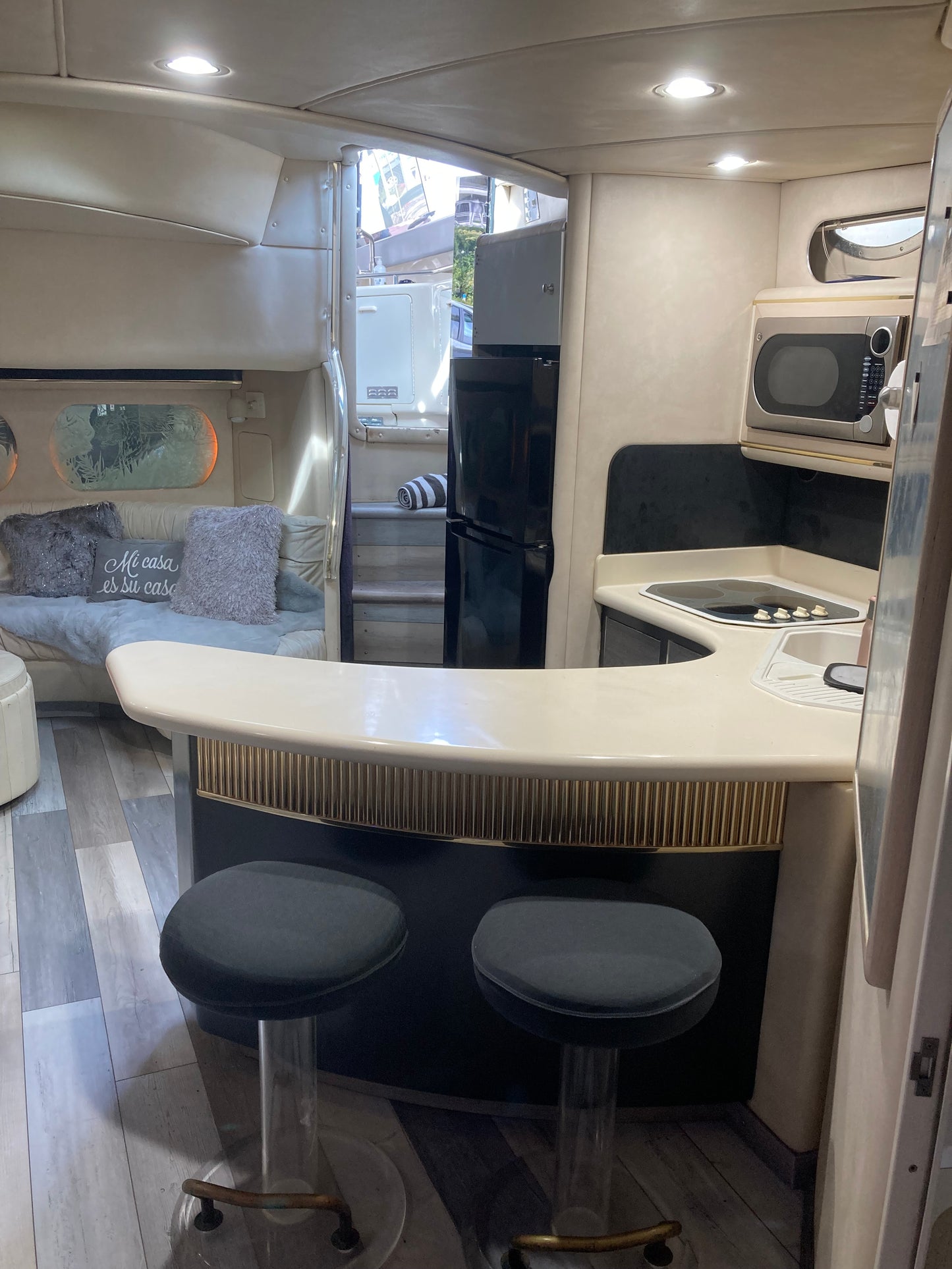 70ft Searay with Jacuzzi