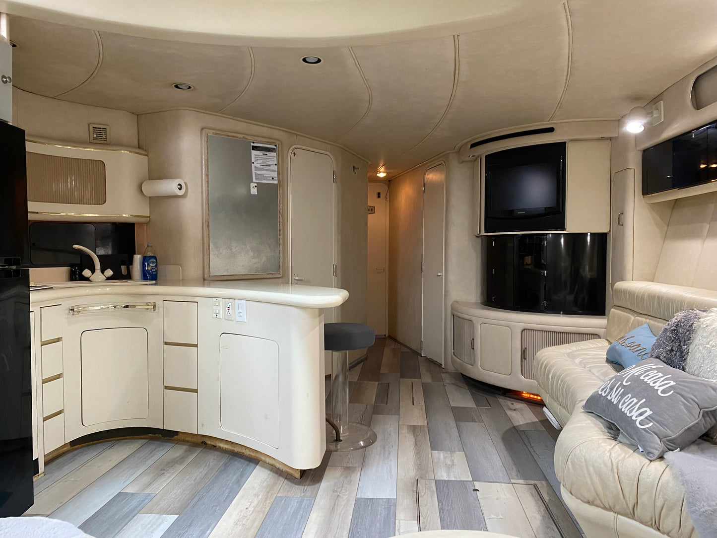 70ft Searay with Jacuzzi
