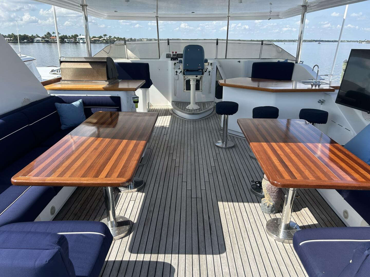 100ft Dovercraft with Jacuzzi