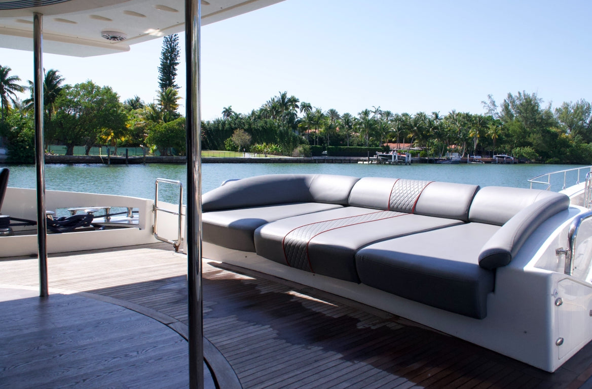 105ft Azimut with Jacuzzi (2)