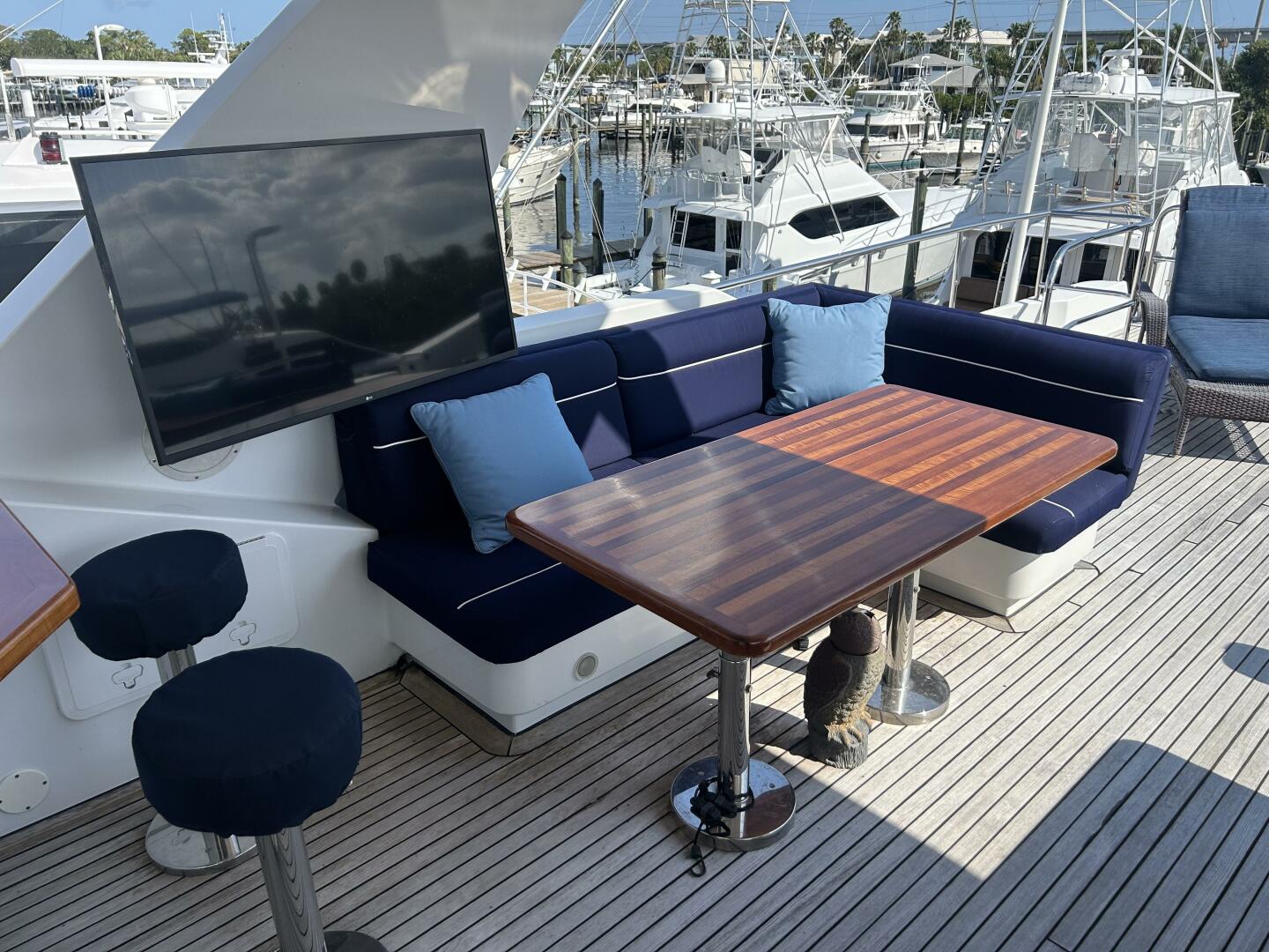 100ft Dovercraft with Jacuzzi