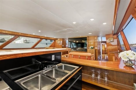 100ft Broward with Jacuzzi