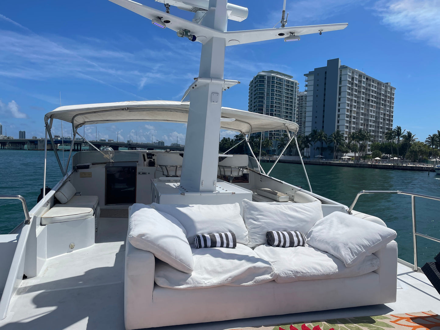100ft Broward with Jacuzzi
