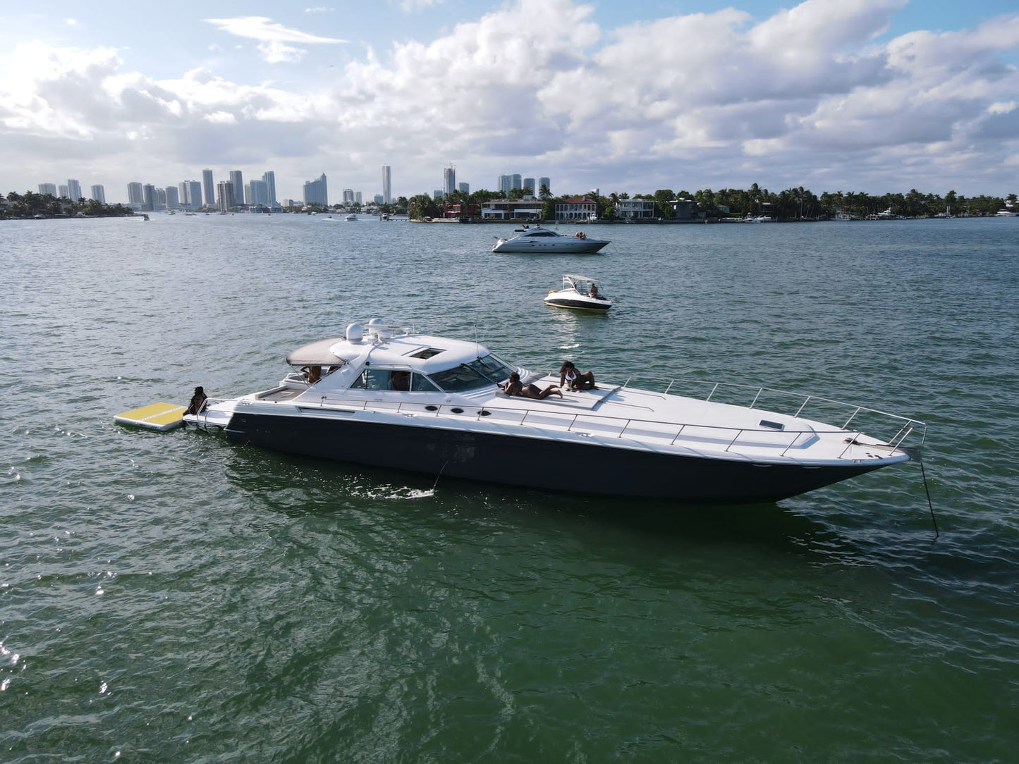 70ft Searay with Jacuzzi