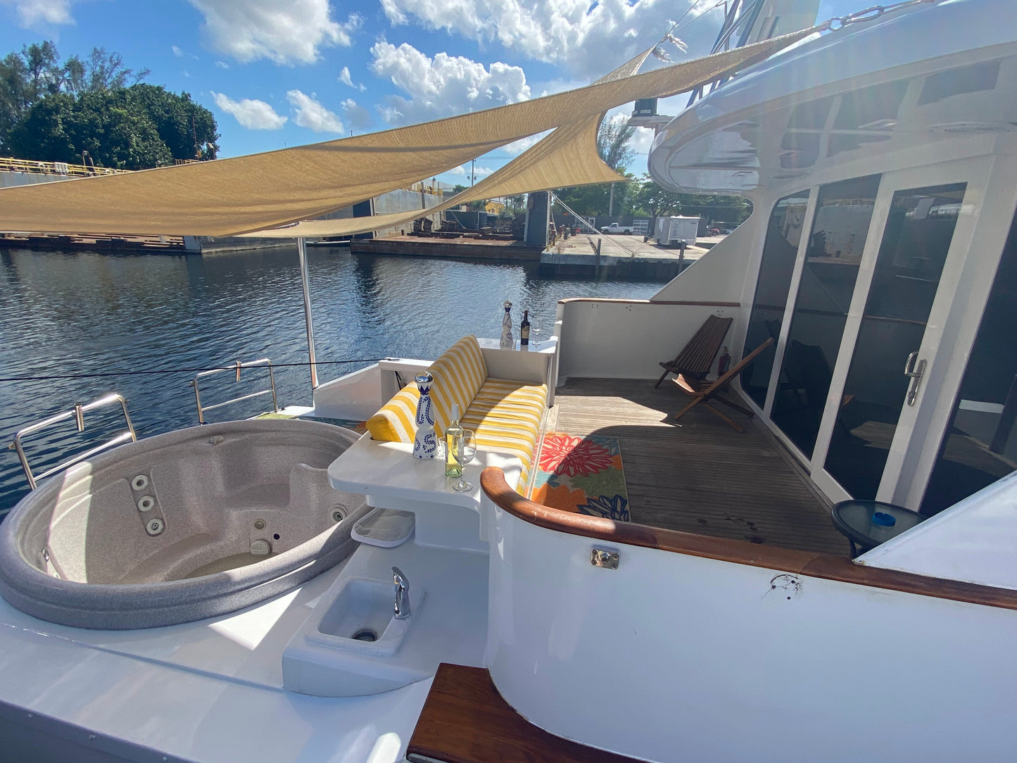 100ft Broward with Jacuzzi