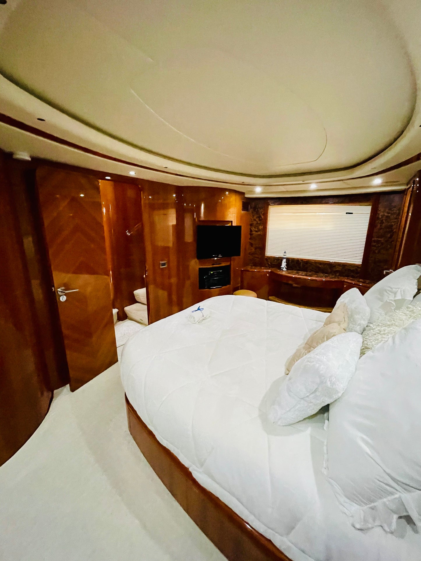 85ft Azimut (2)
