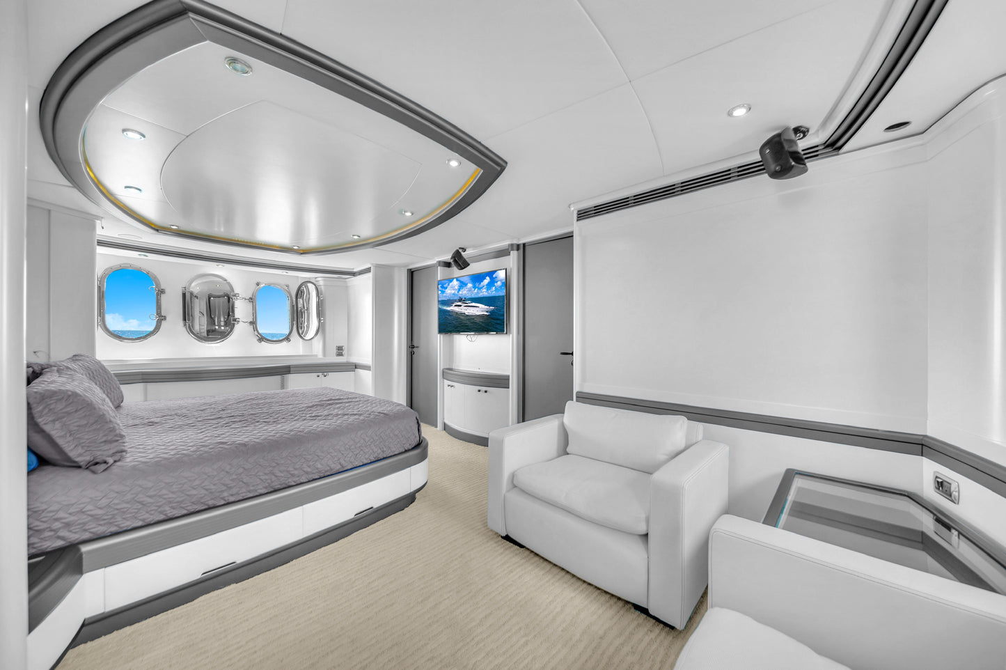 130ft Azimut with Jacuzzi