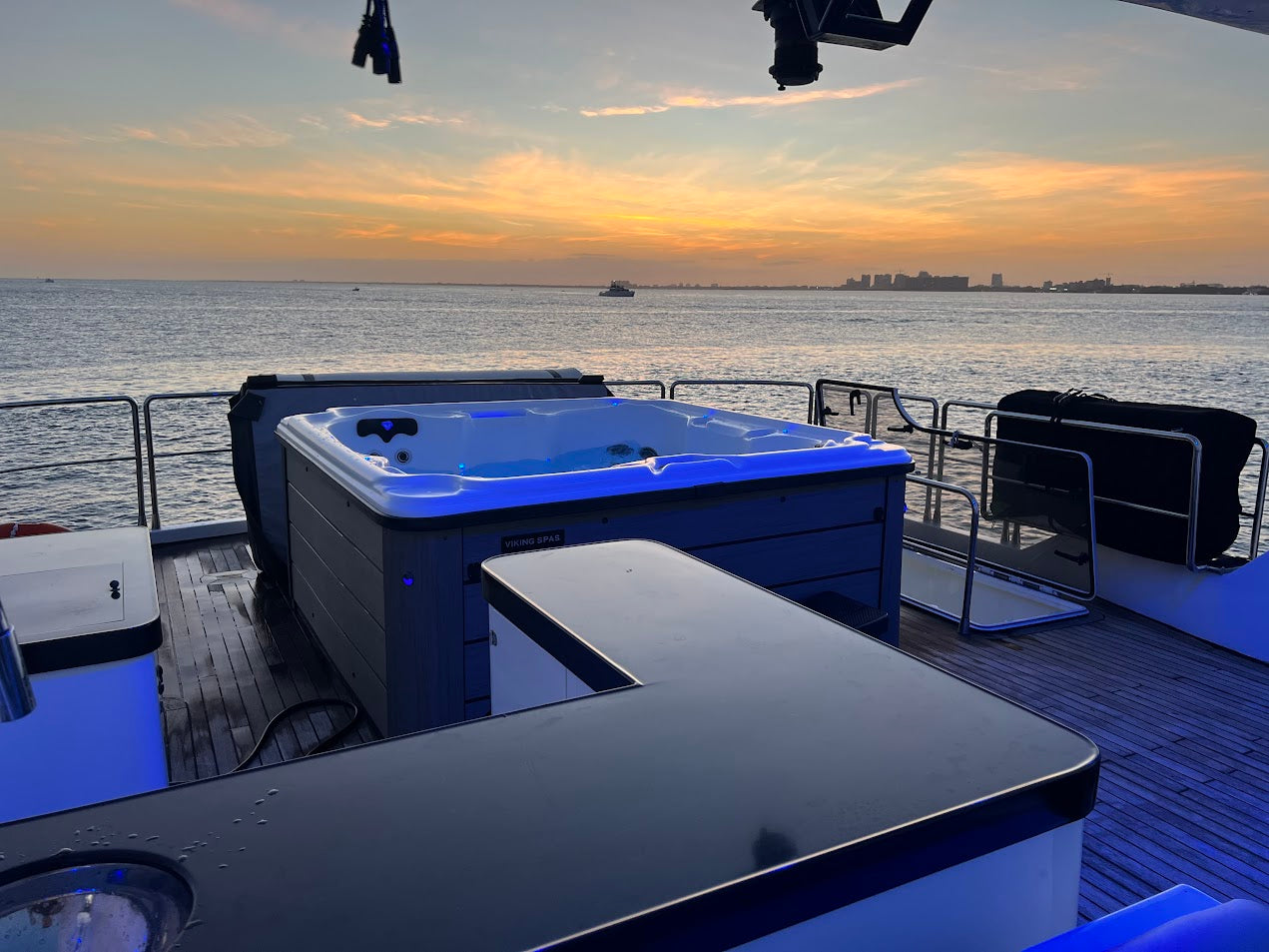 110ft Rodman with Toys & Jacuzzi