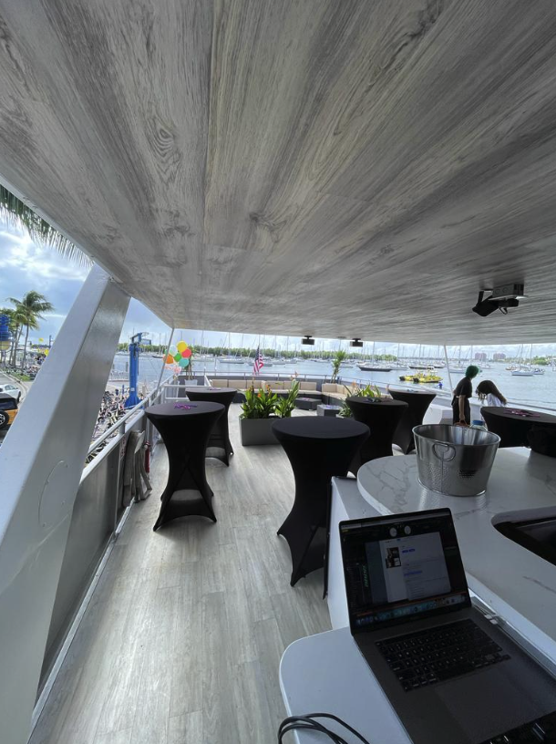 100ft Party Yacht