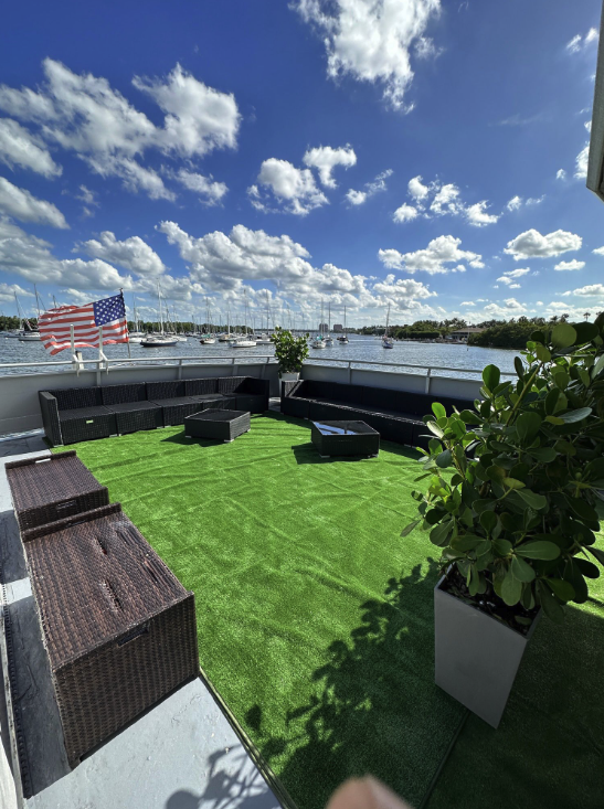 100ft Party Yacht