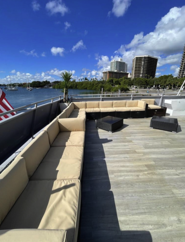 100ft Party Yacht
