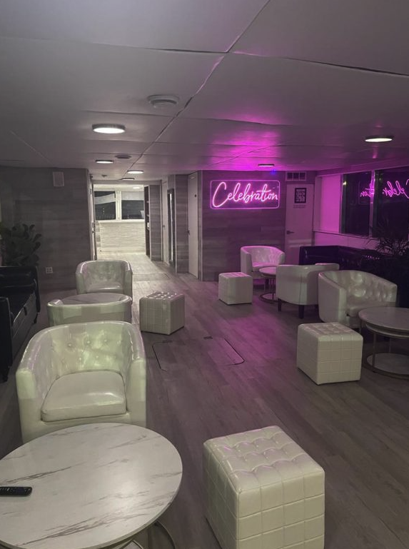 100ft Party Yacht