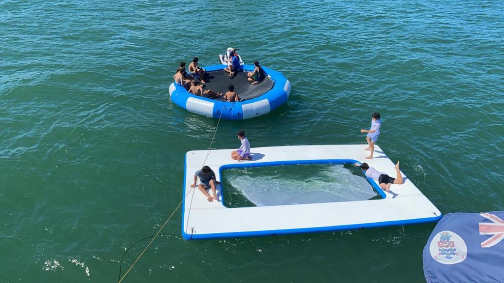 100ft Azimut with Jacuzzi, Club, & Toys