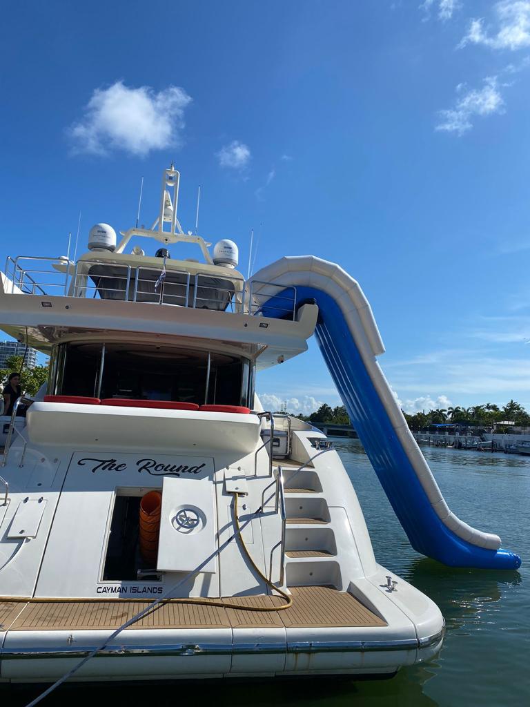 100ft Azimut with Jacuzzi, Club, & Toys
