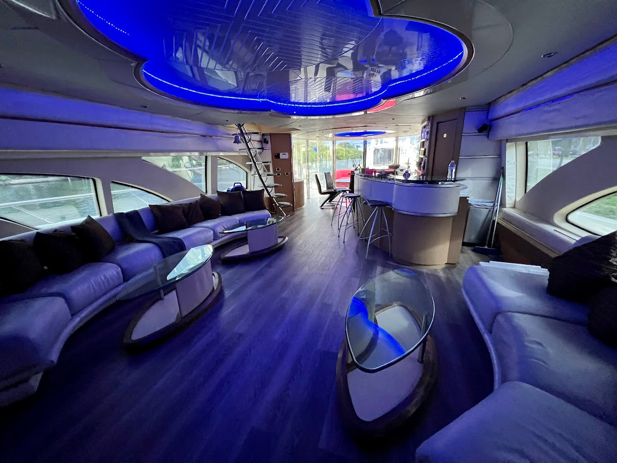 100ft Azimut with Jacuzzi, Club, & Toys