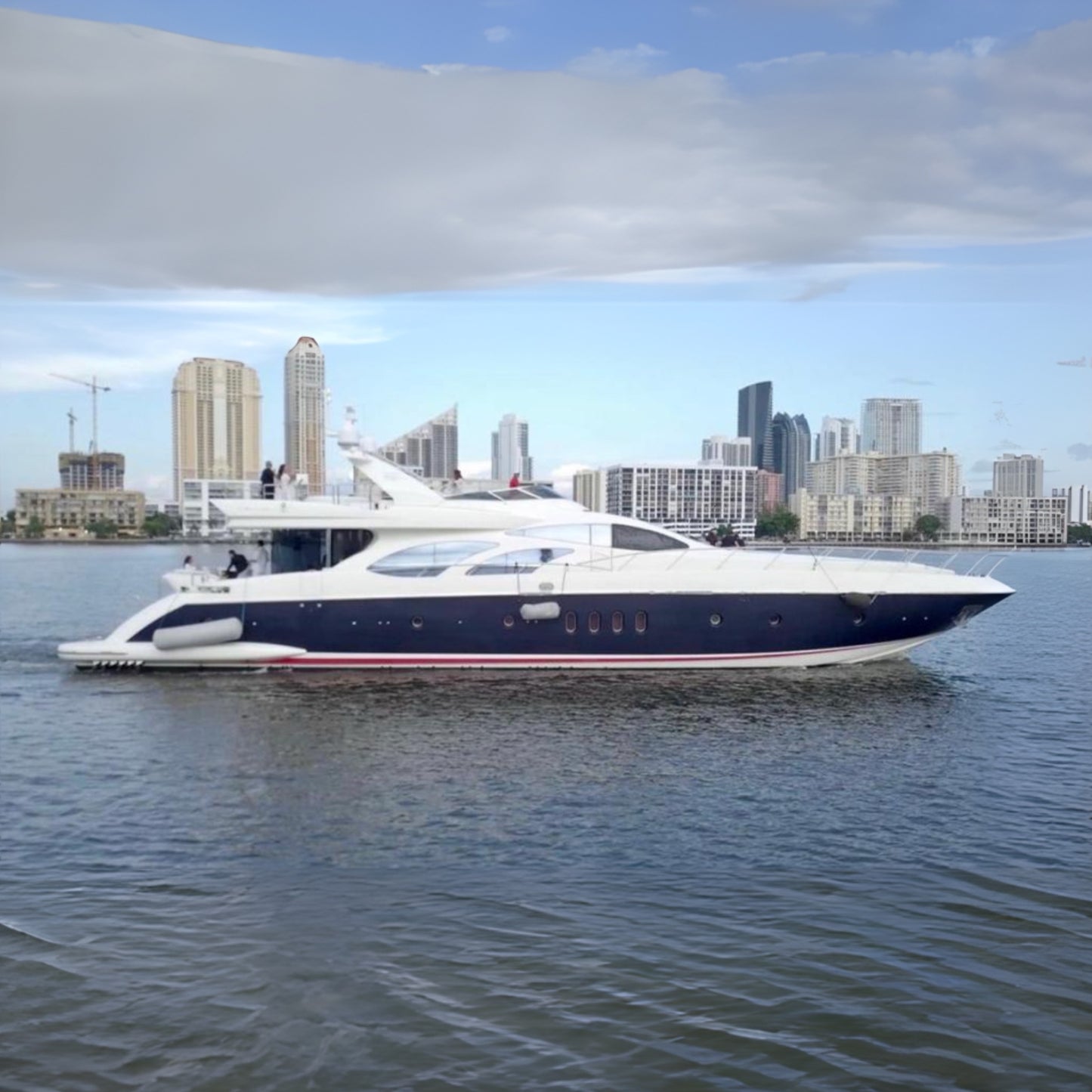 100ft Azimut with Jacuzzi, Club, & Toys