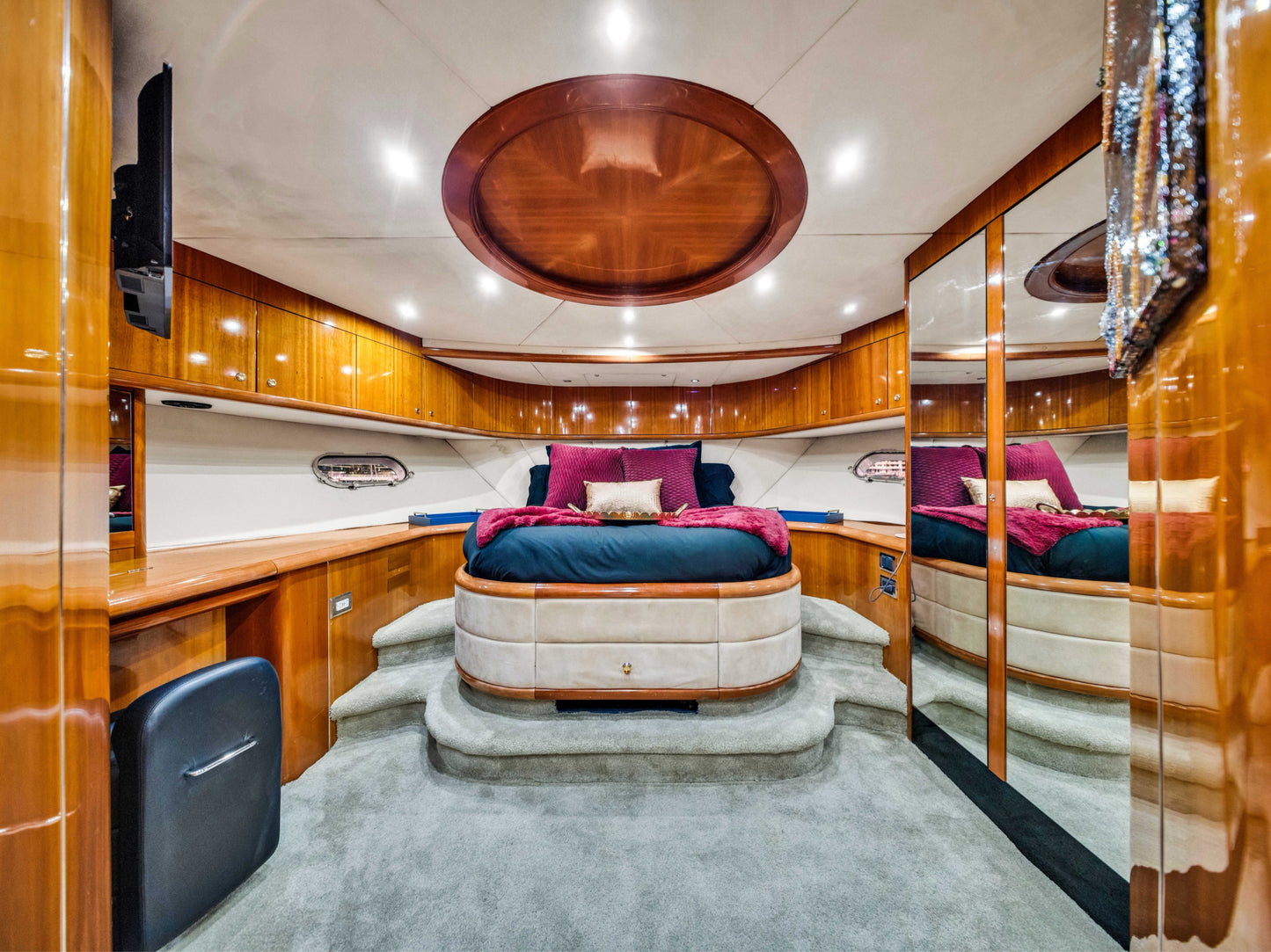 94ft Sunseeker