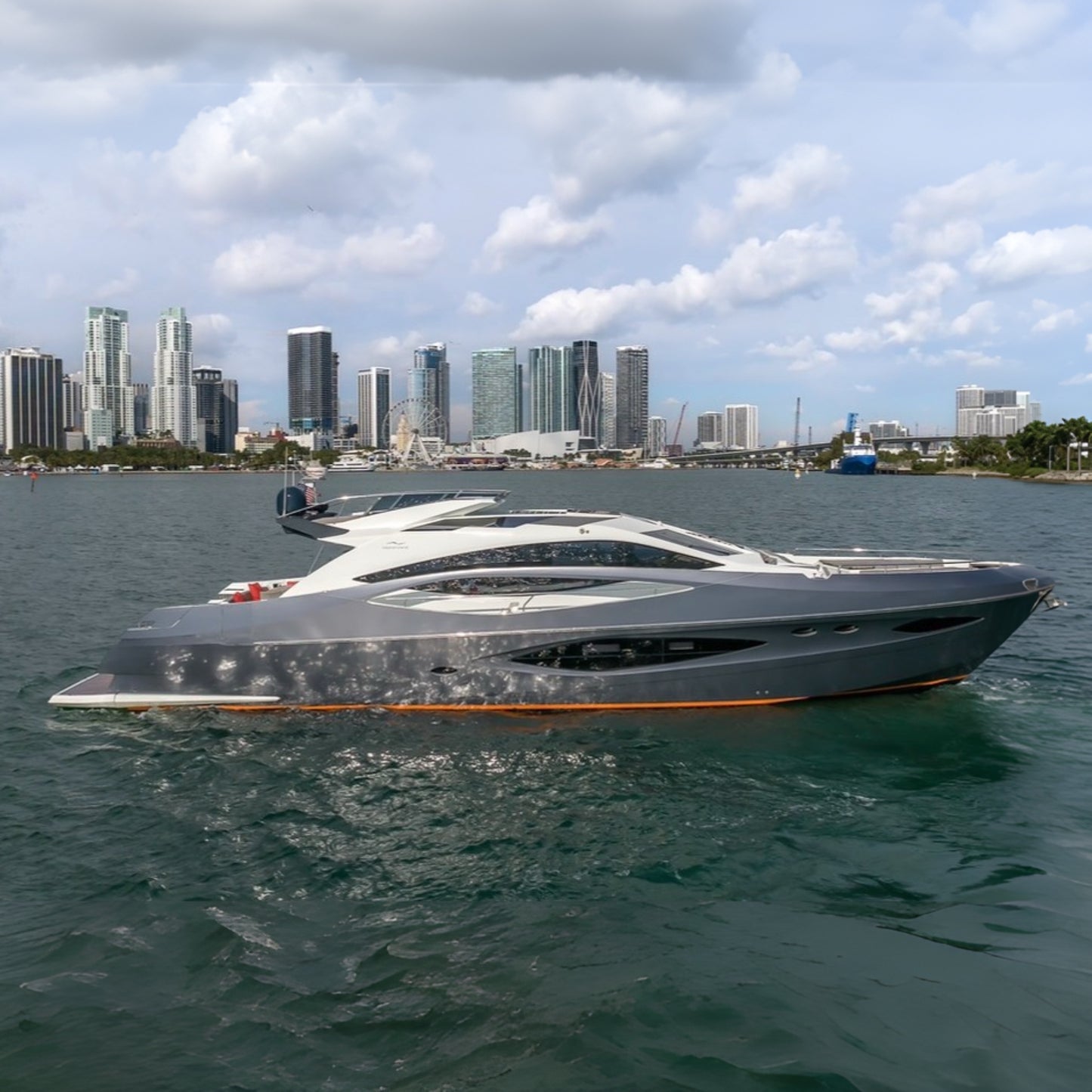 80ft Numarine with Jacuzzi