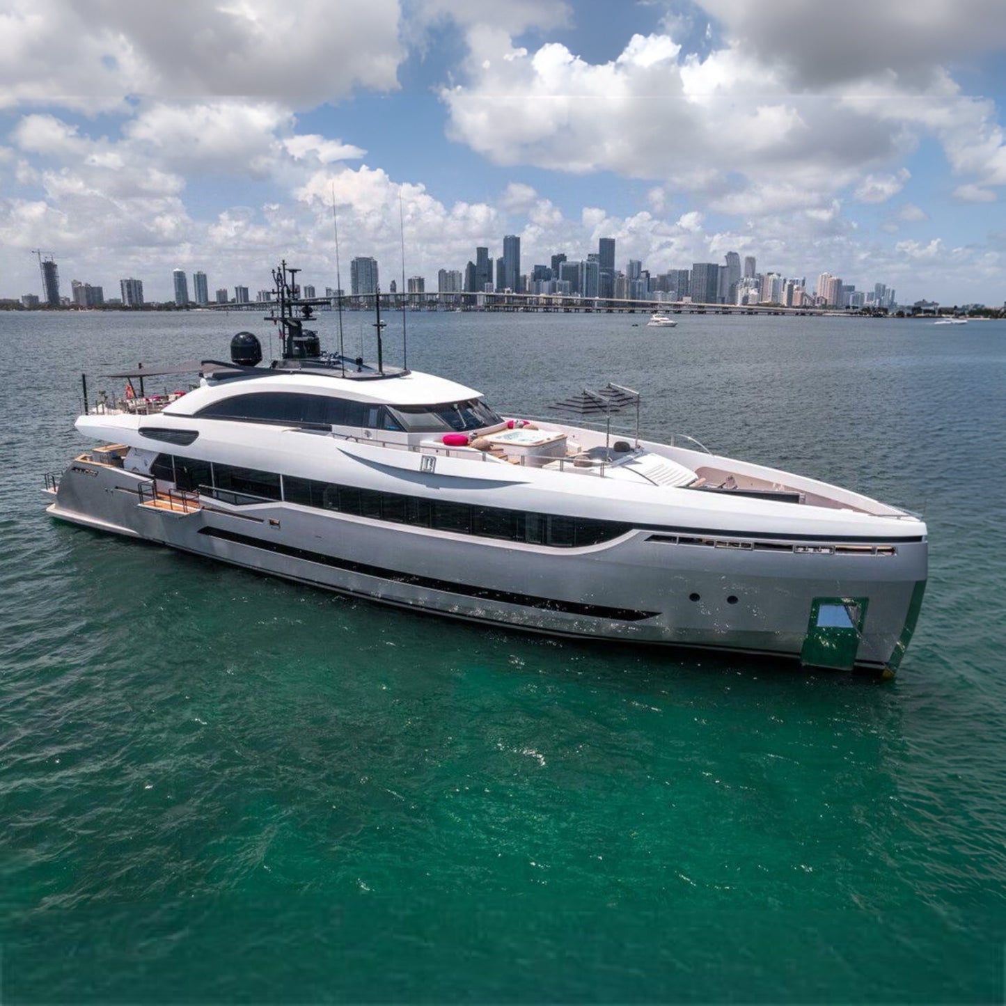131ft Columbus with Jacuzzi & Jetski