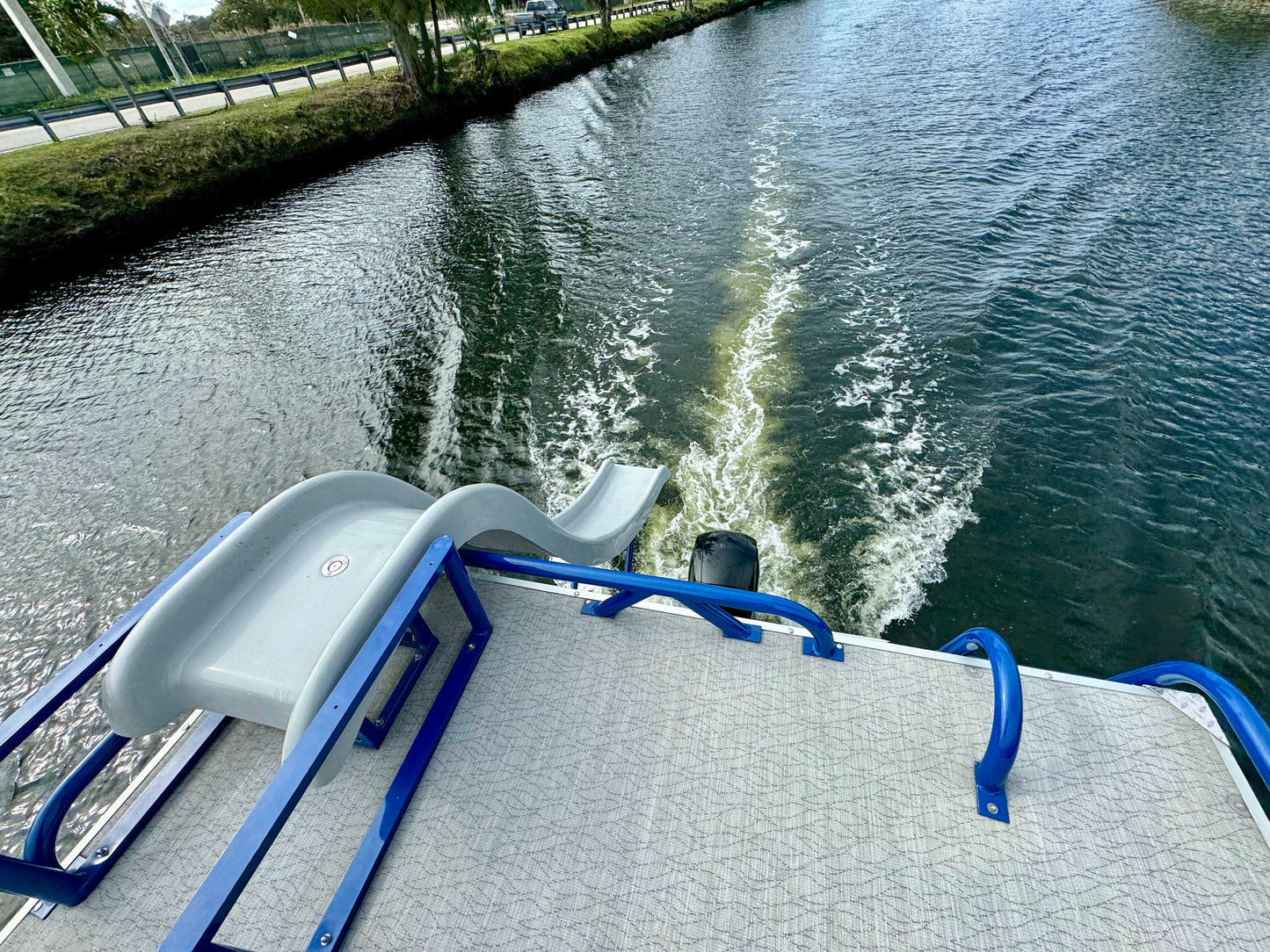 27ft Pontoon