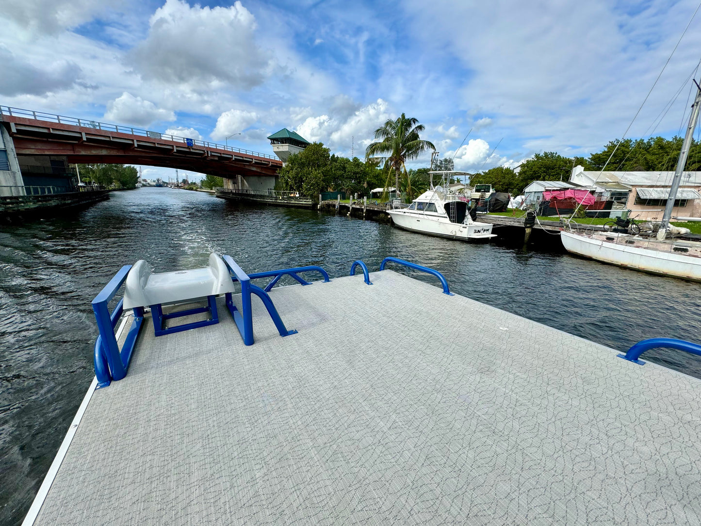 27ft Pontoon