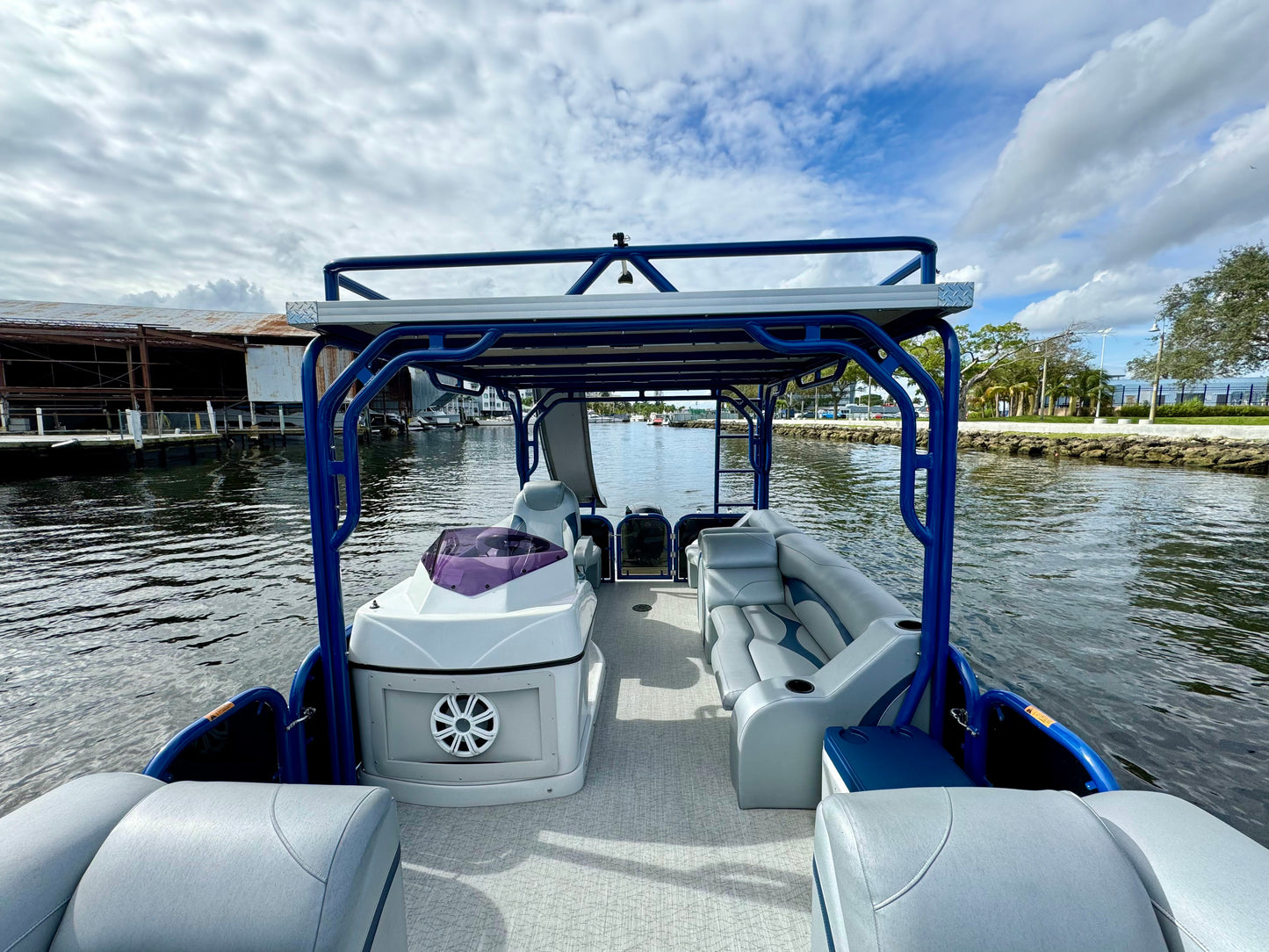27ft Pontoon