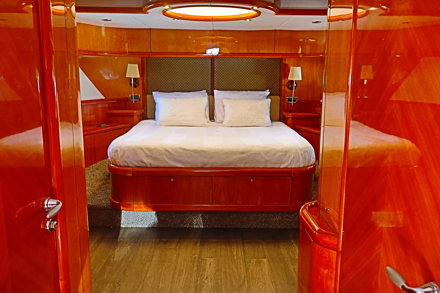 90ft Sunseeker with Jacuzzi (3)