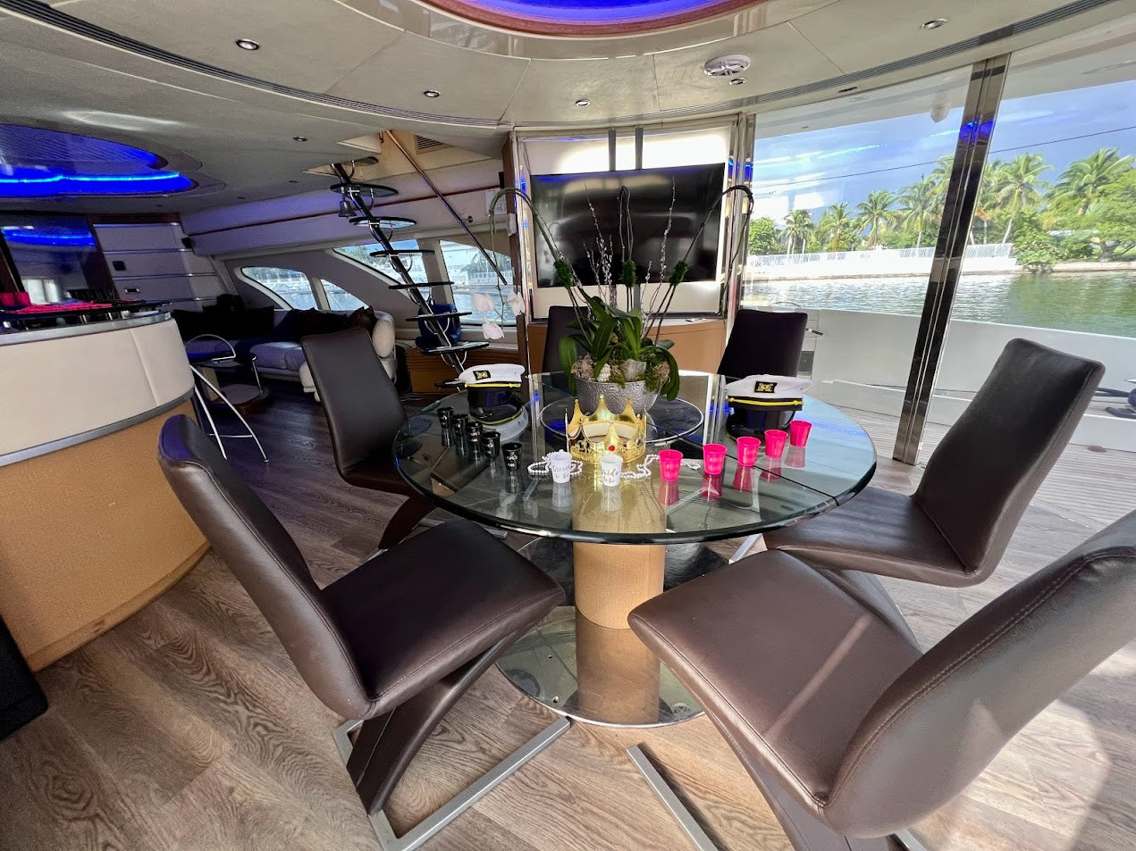 100ft Azimut with Jacuzzi, Club, & Toys