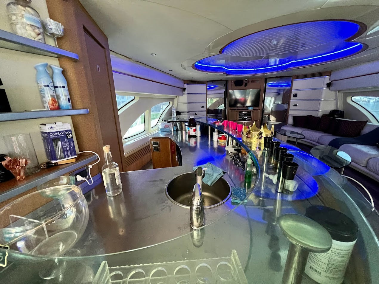 100ft Azimut with Jacuzzi, Club, & Toys