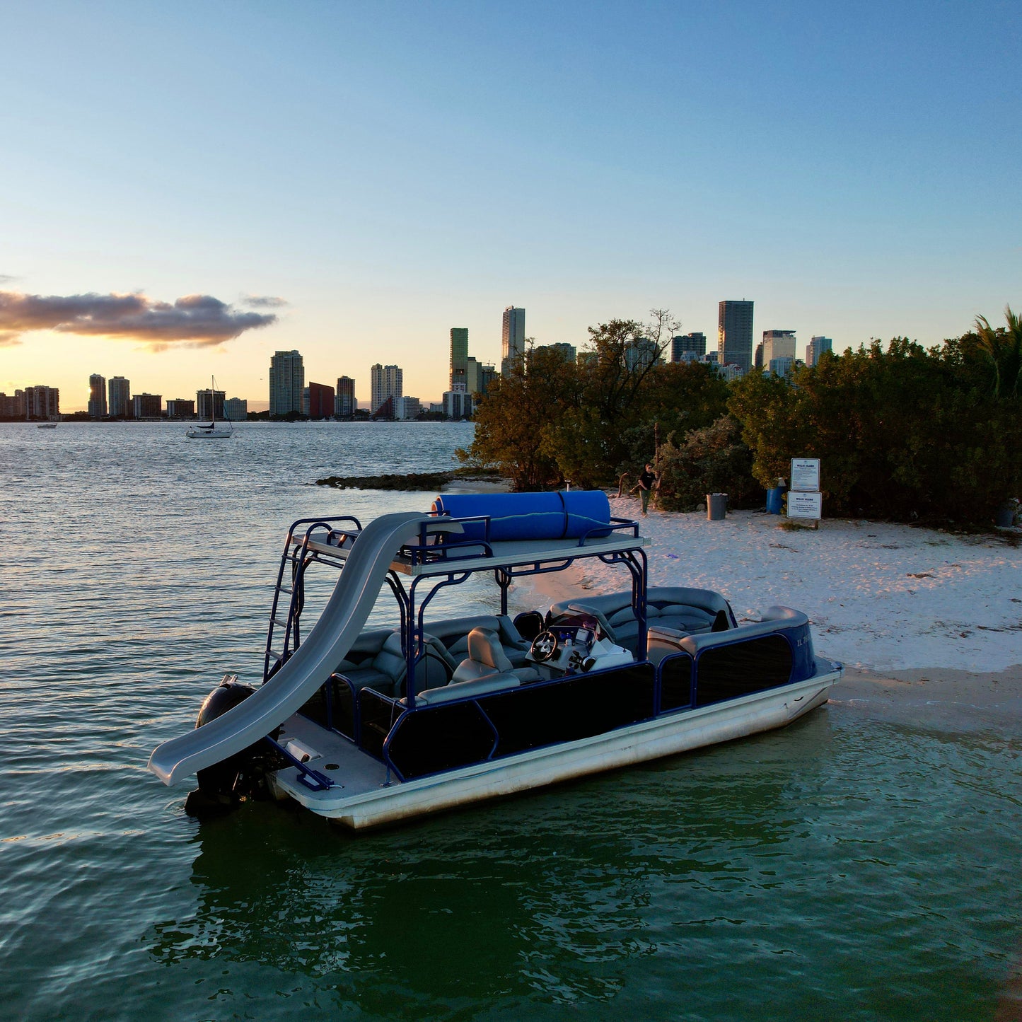 27ft Pontoon