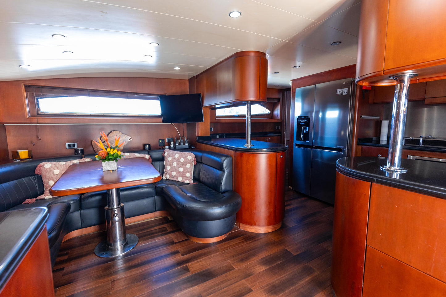 100ft Azimut with Jacuzzi (1)