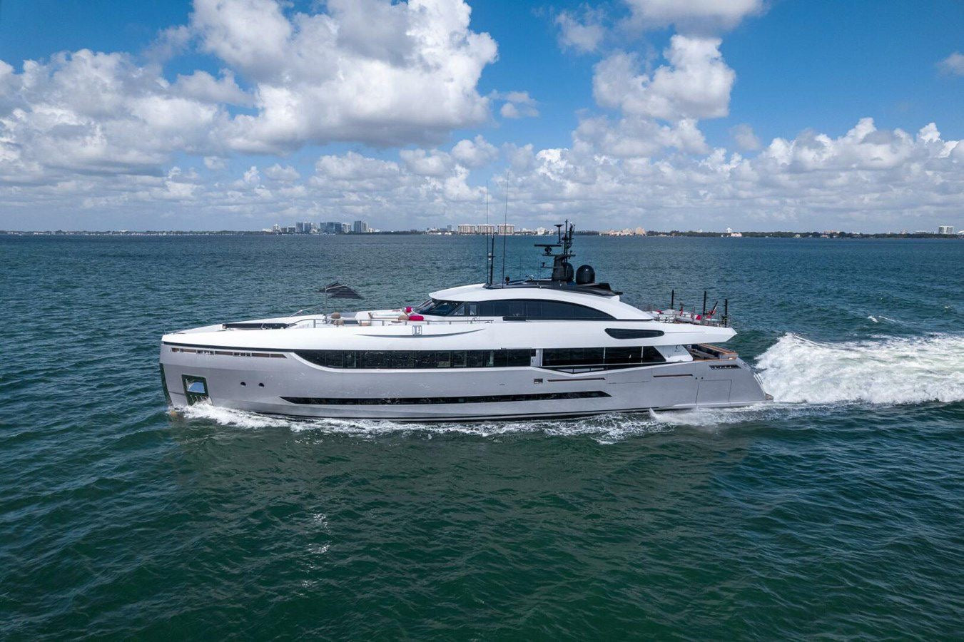 131ft Columbus with Jacuzzi & Jetski