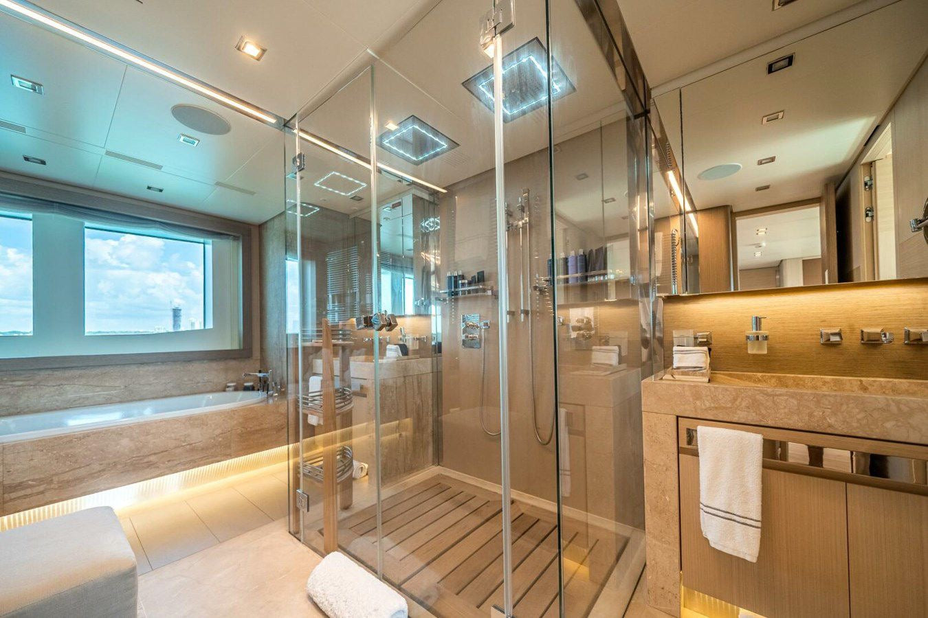 131ft Columbus with Jacuzzi & Jetski