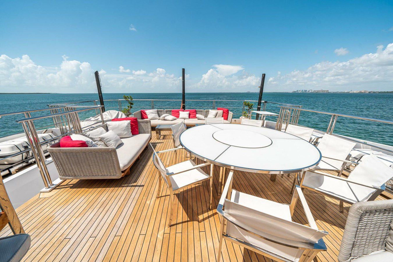 131ft Columbus with Jacuzzi & Jetski