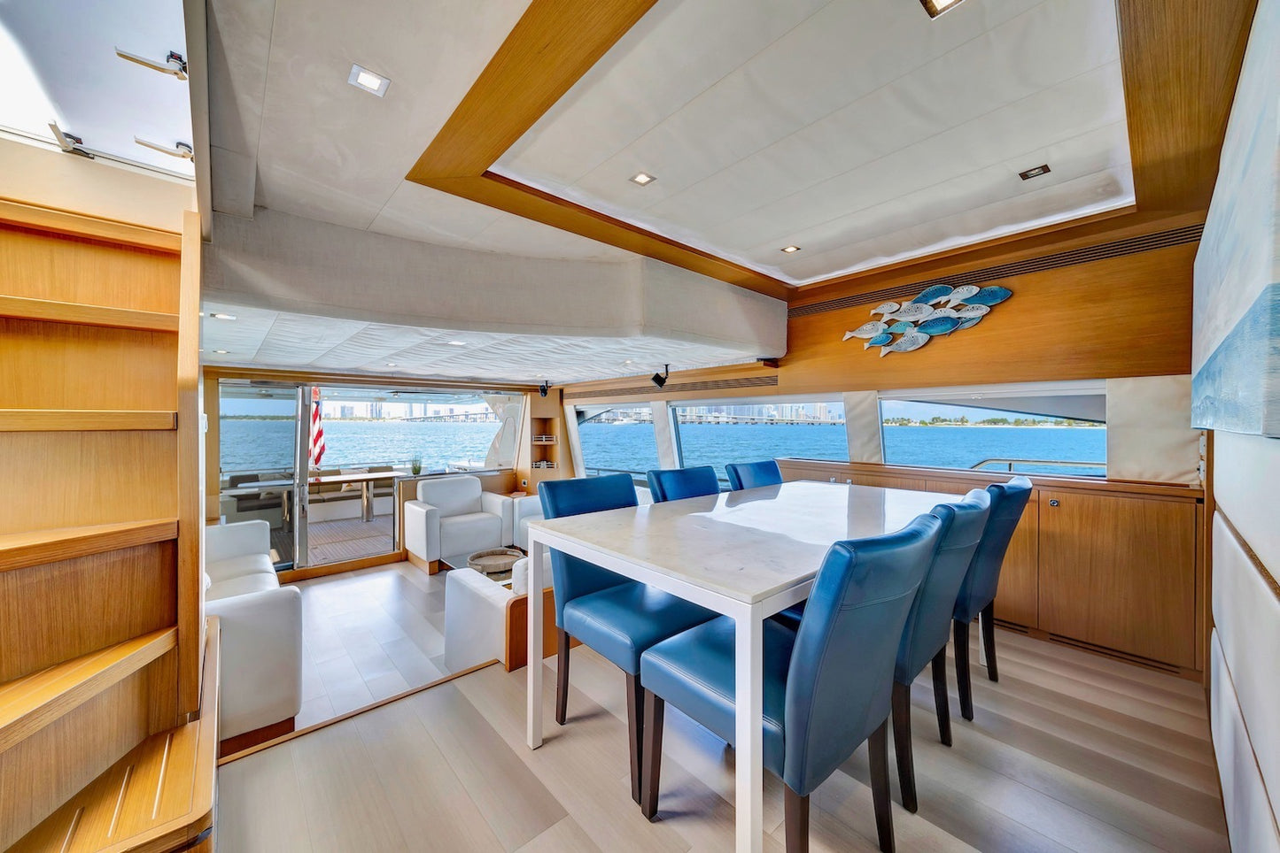 85ft Ferretti with Jacuzzi
