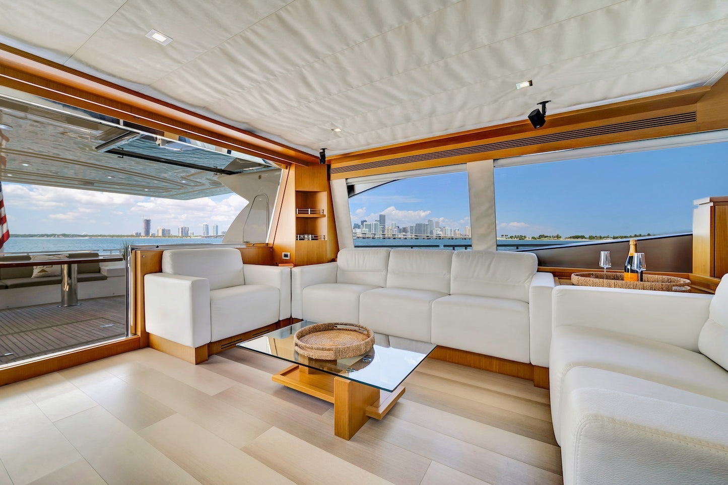 85ft Ferretti with Jacuzzi