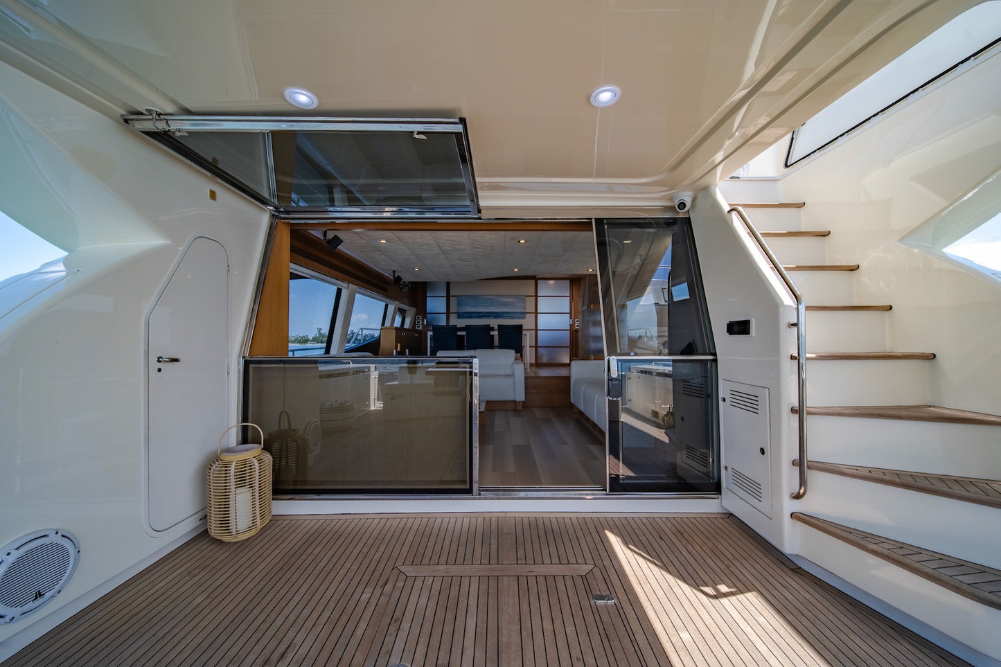 85ft Ferretti with Jacuzzi