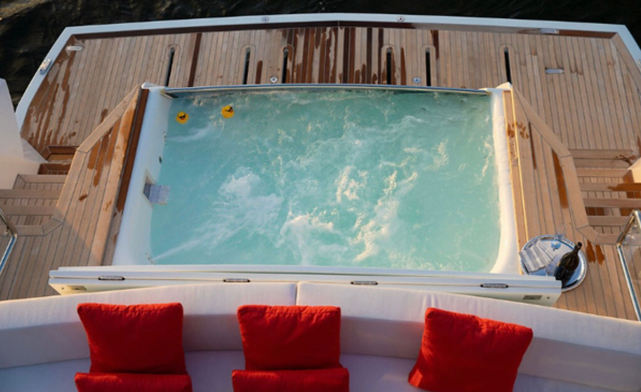 80ft Numarine with Jacuzzi