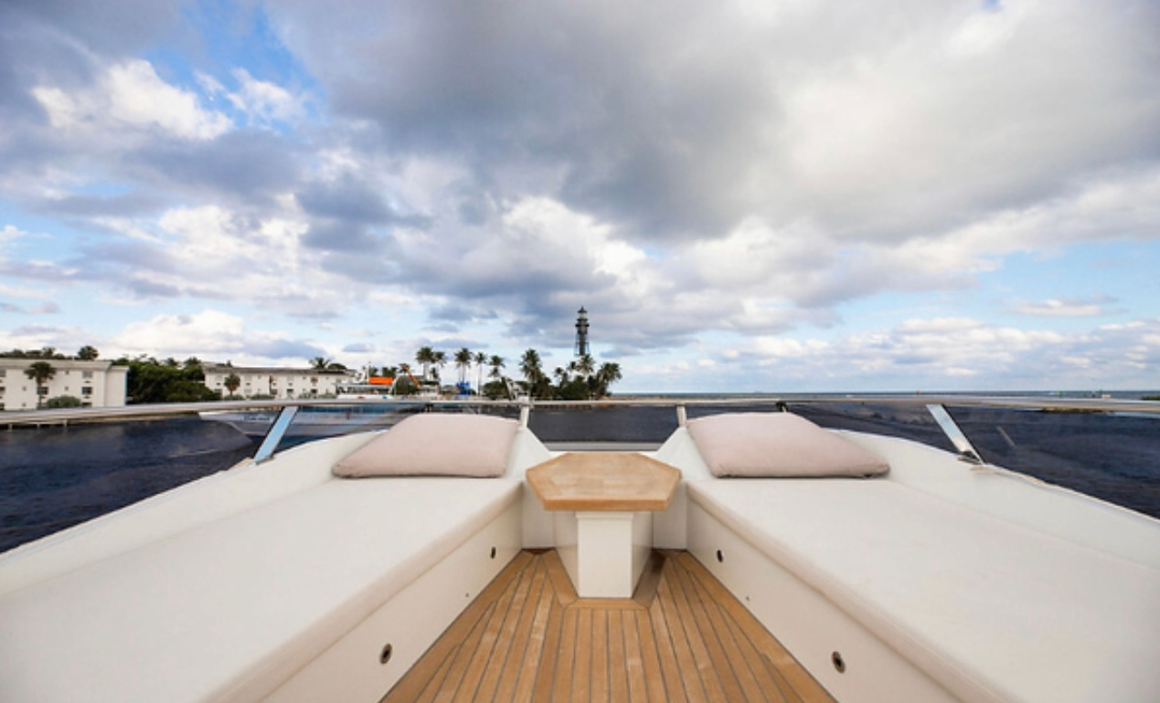 80ft Numarine with Jacuzzi