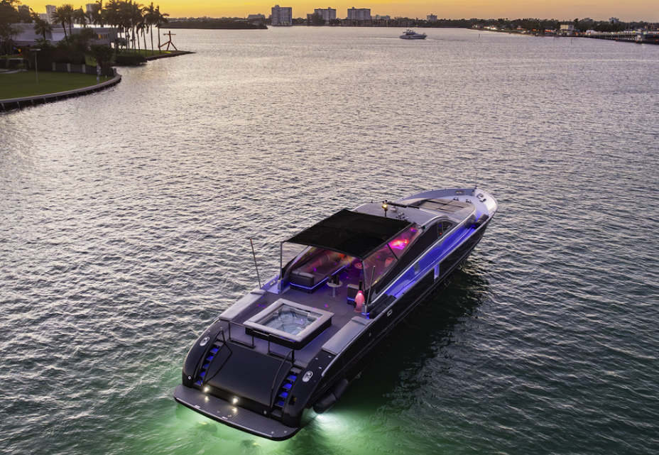 92ft Leopard with Jacuzzi & Club
