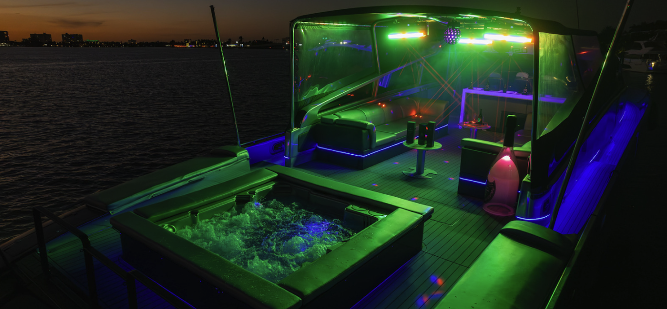92ft Leopard with Jacuzzi & Club